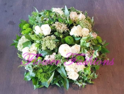 Classic Green & White Posy Pad